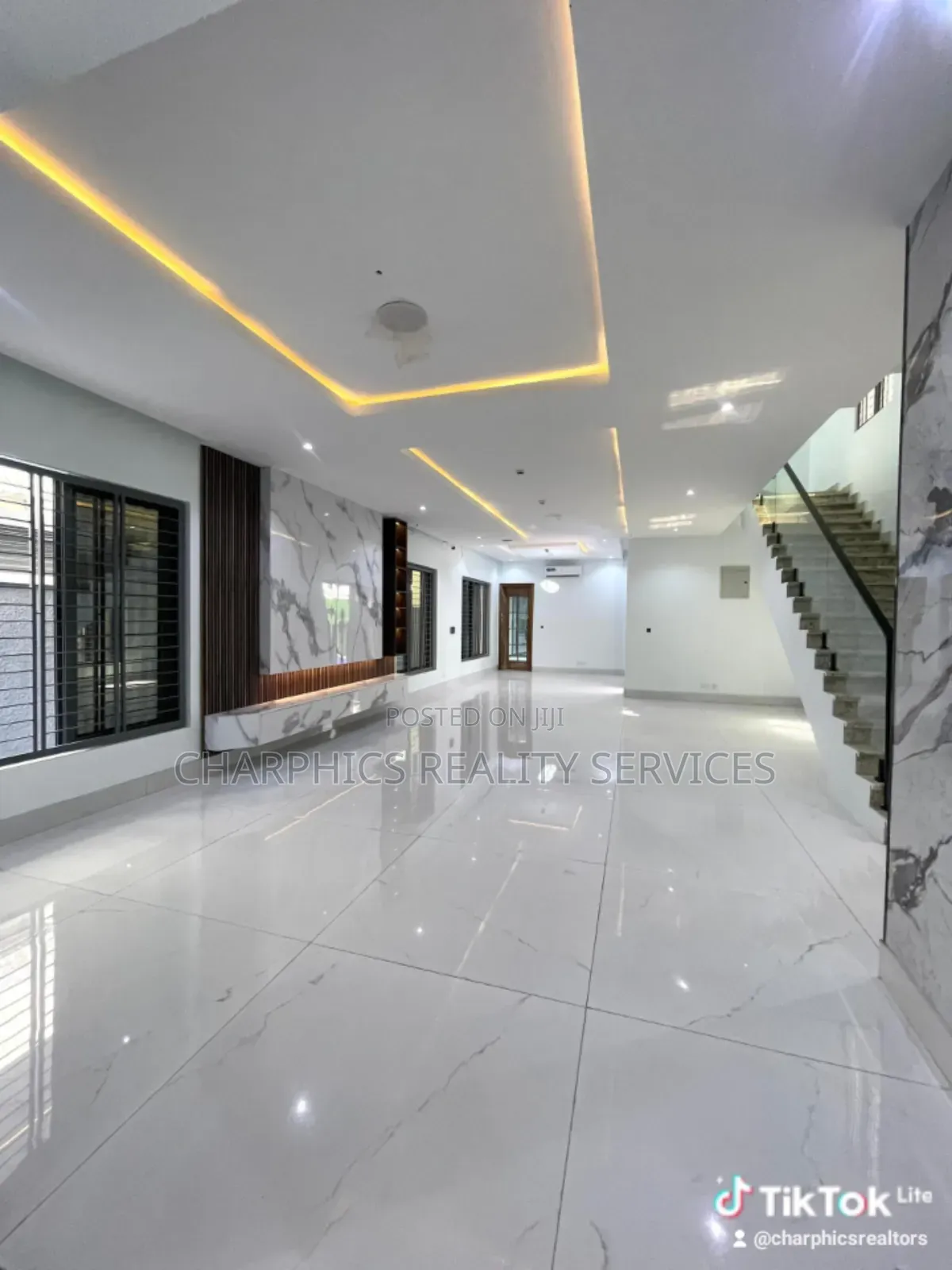 5bdrm Duplex in Lekki Phase 1 for sale in Lekki Phase 1