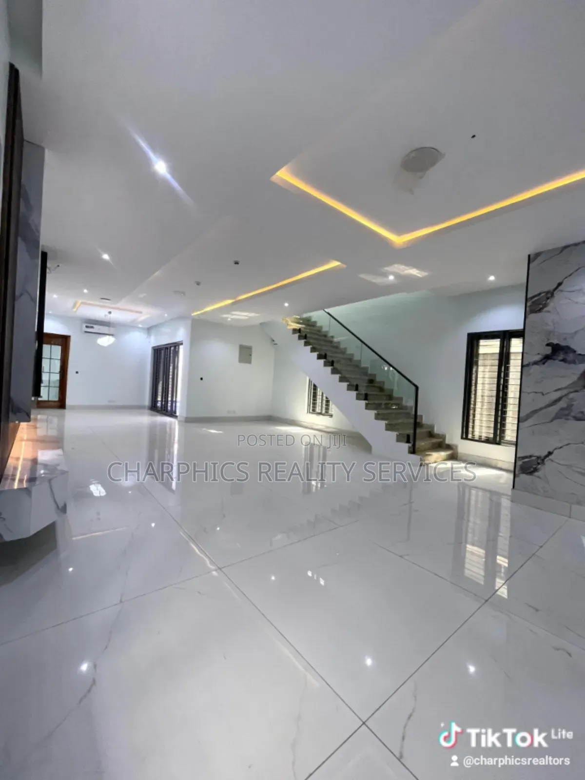 5bdrm Duplex in Lekki Phase 1 for sale in Lekki Phase 1