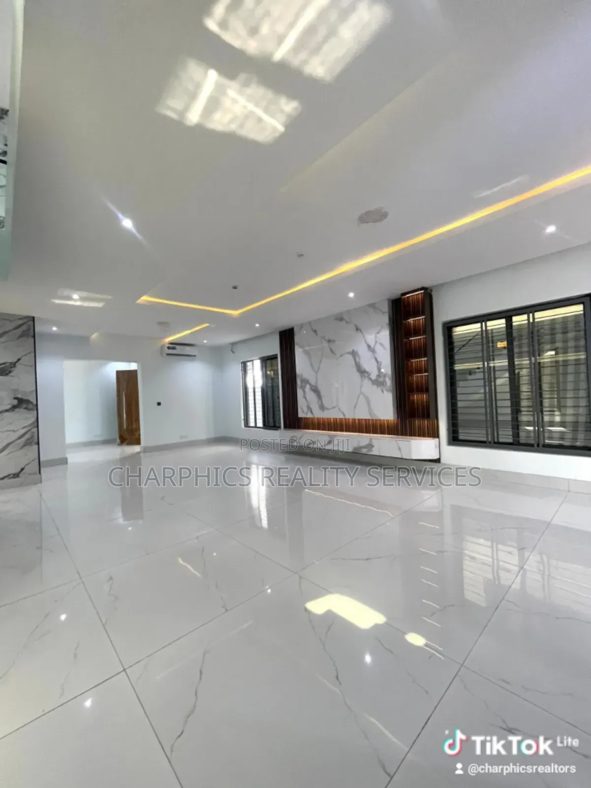 5bdrm Duplex in Lekki Phase 1 for sale in Lekki Phase 1