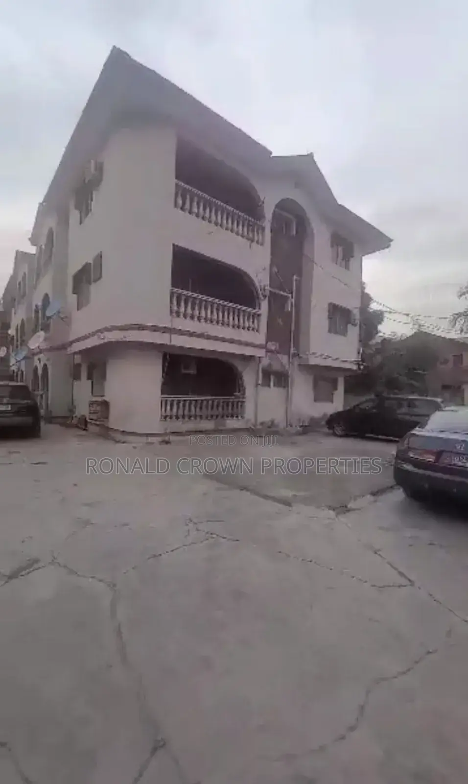 3bdrm Apartment in Oke-Afa for sale in Oke-Afa