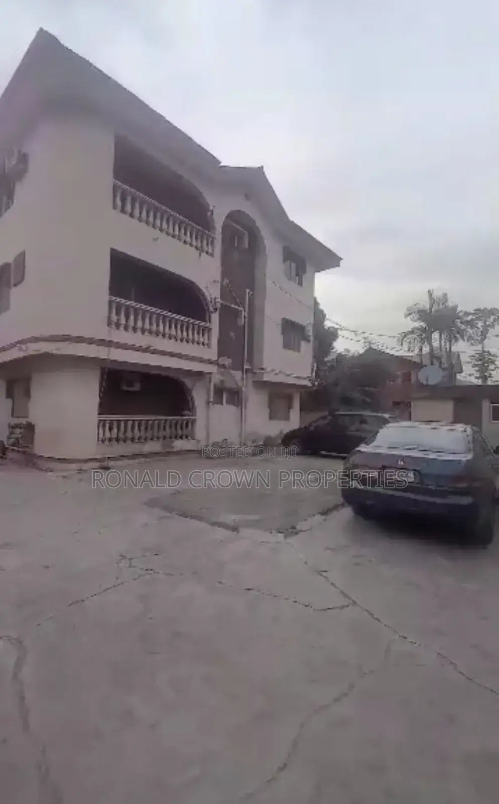 3bdrm Apartment in Oke-Afa for sale in Oke-Afa