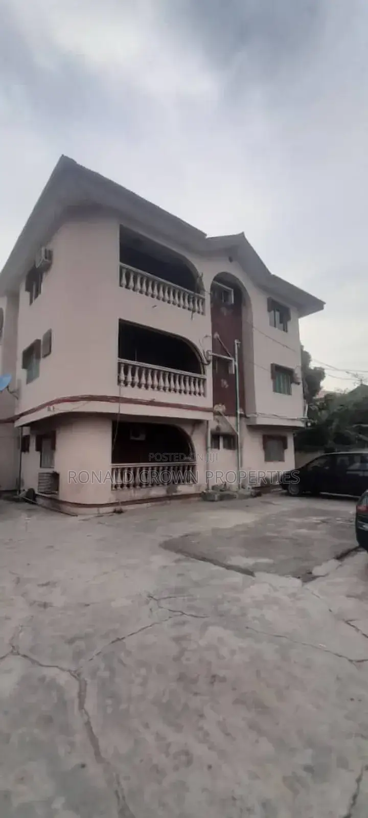 3bdrm Apartment in Oke-Afa for sale in Oke-Afa
