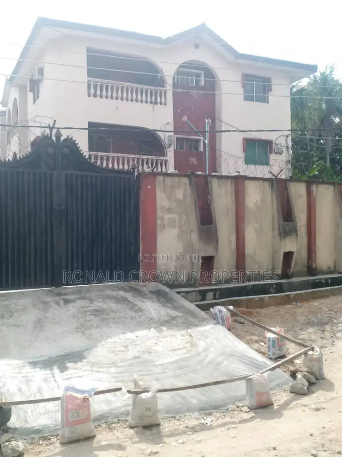 3bdrm Apartment in Oke-Afa for sale in Oke-Afa