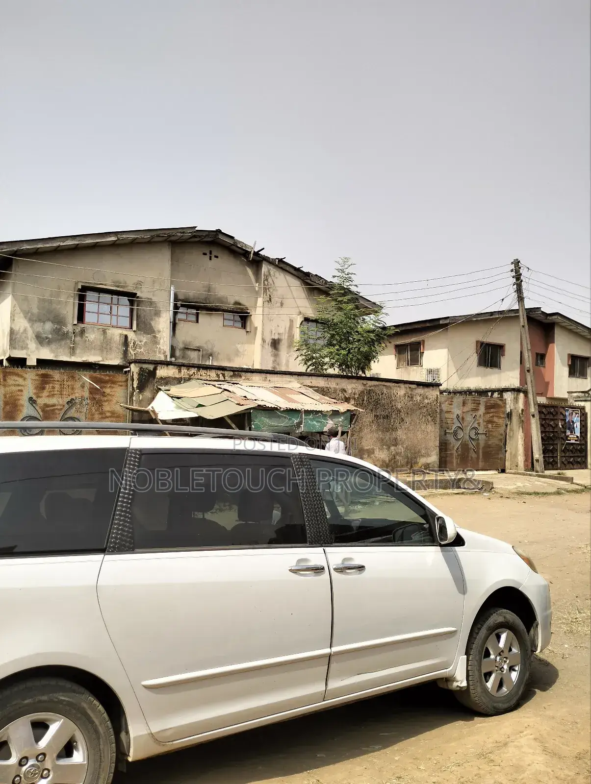 3bdrm Block of Flats in Custom Bus Stop for sale in Abaranje