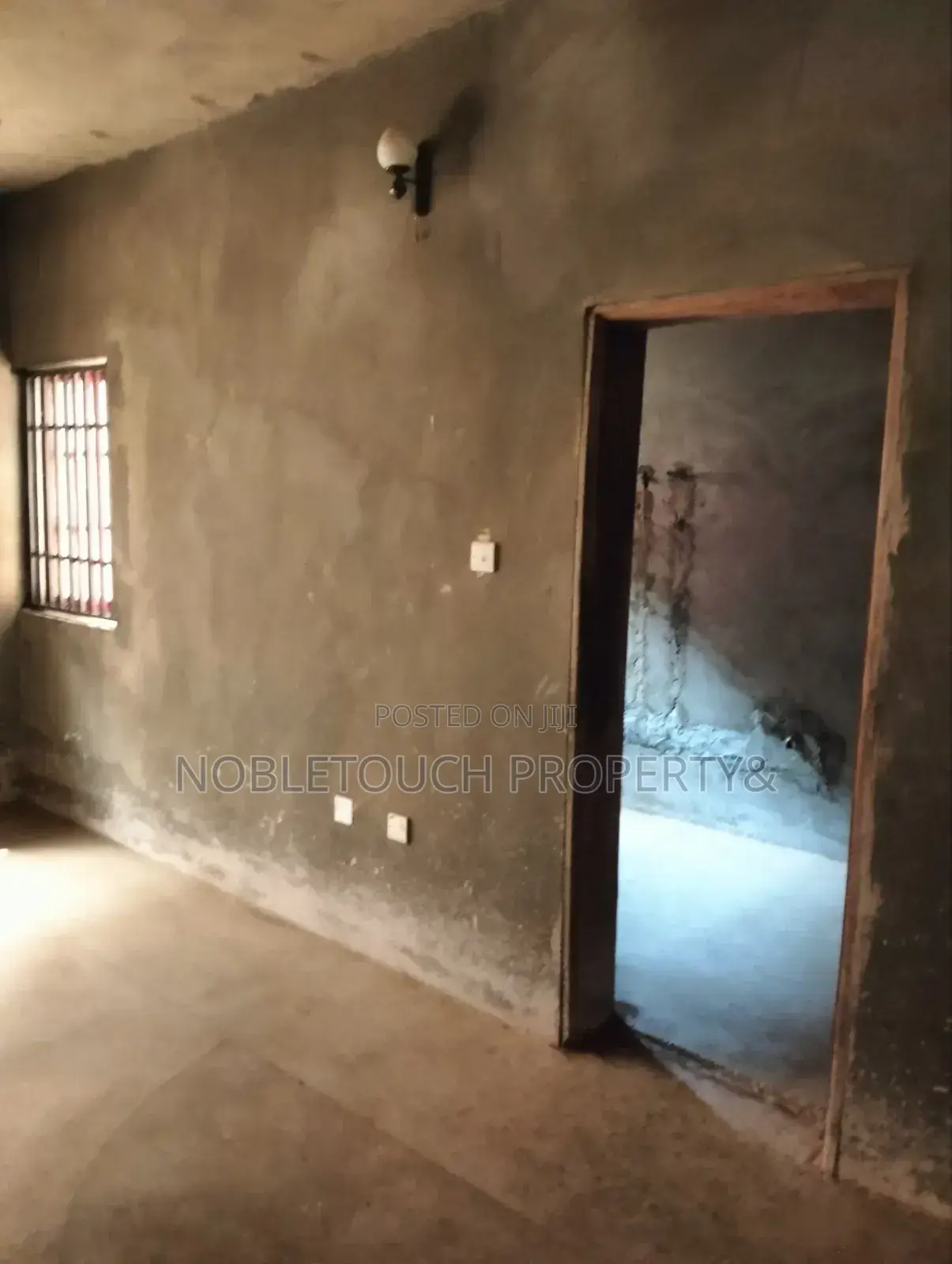 3bdrm Block of Flats in Custom Bus Stop for sale in Abaranje