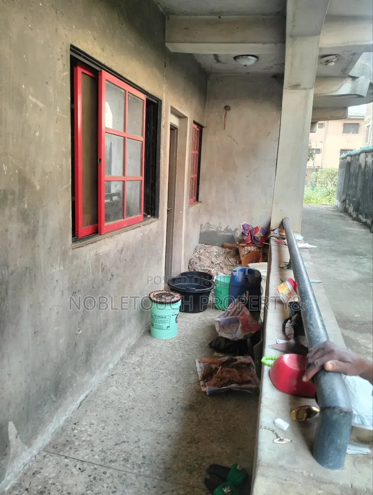 3bdrm Block of Flats in Custom Bus Stop for sale in Abaranje