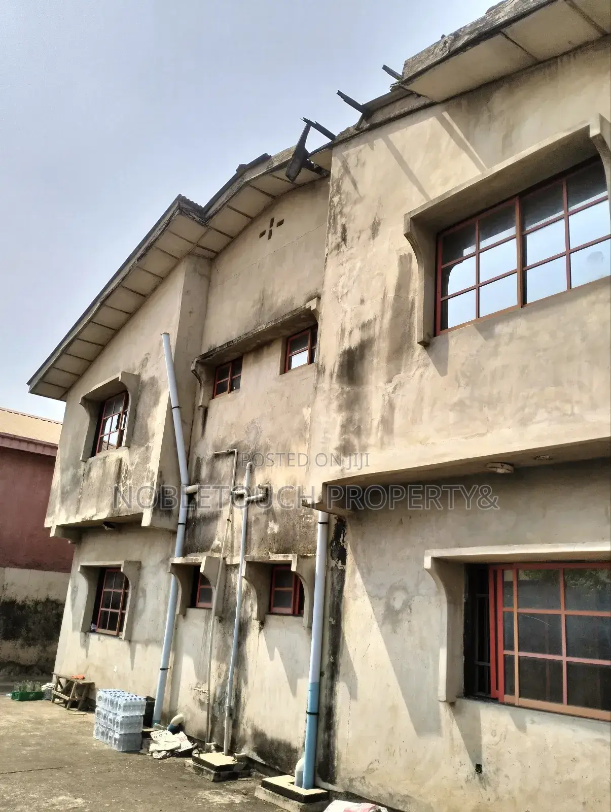 3bdrm Block of Flats in Custom Bus Stop for sale in Abaranje
