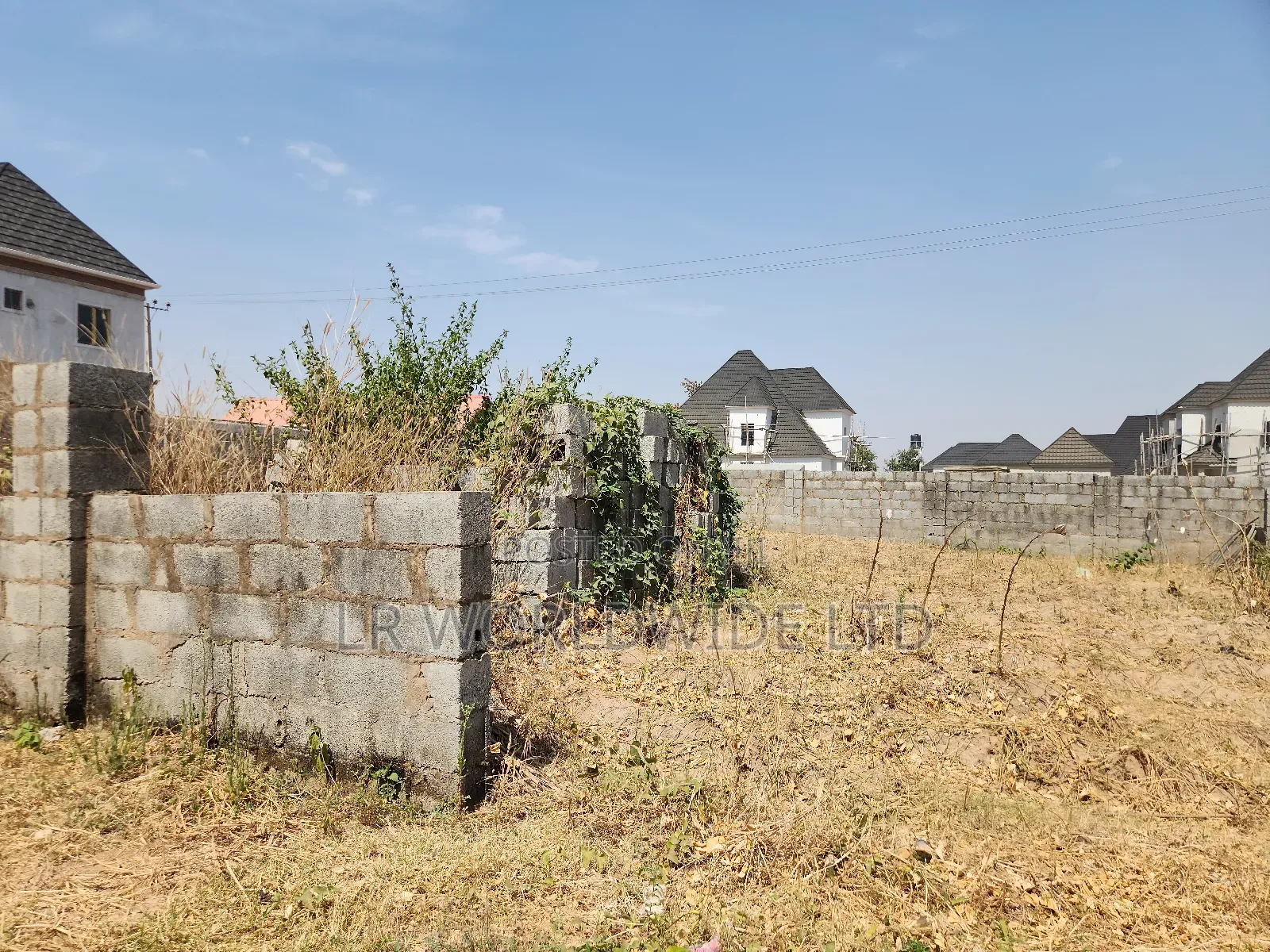 500sqm Land, Corner Piece in a Habitable Estate in Lugbe District