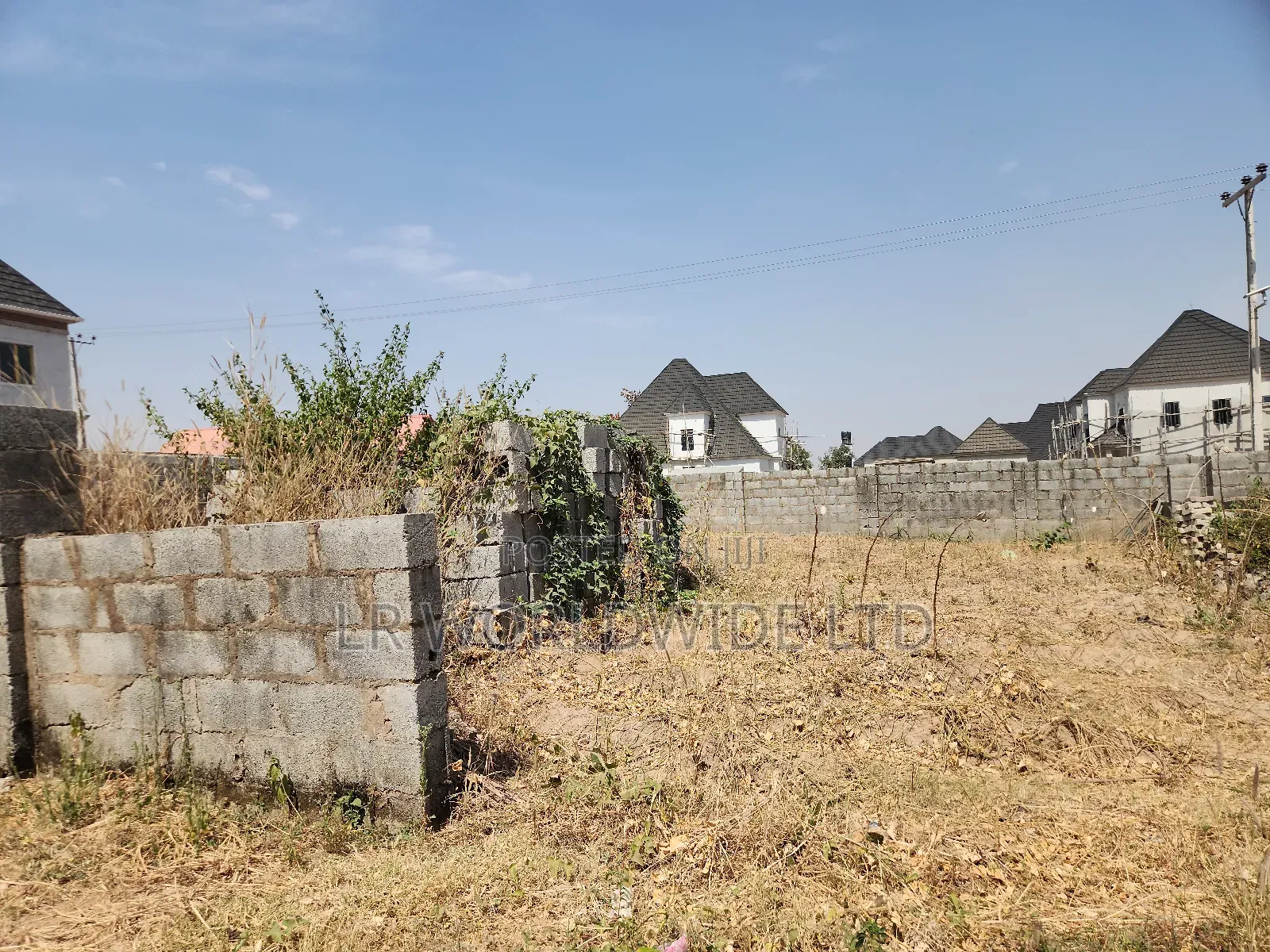 500sqm Land, Corner Piece in a Habitable Estate in Lugbe District