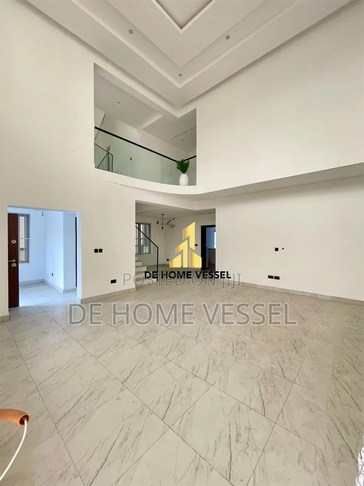 5bdrm Duplex in Chevron for sale in Chevron