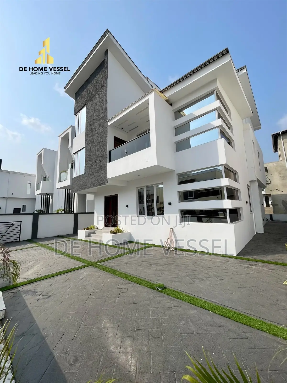 5bdrm Duplex in Chevron for sale in Chevron
