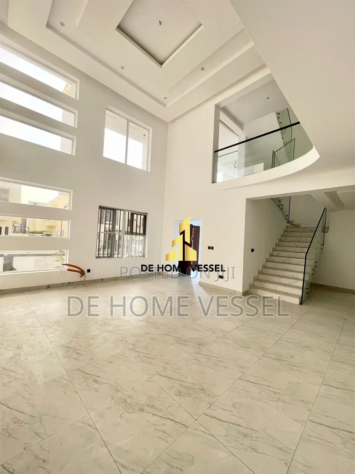 5bdrm Duplex in Chevron for sale in Chevron