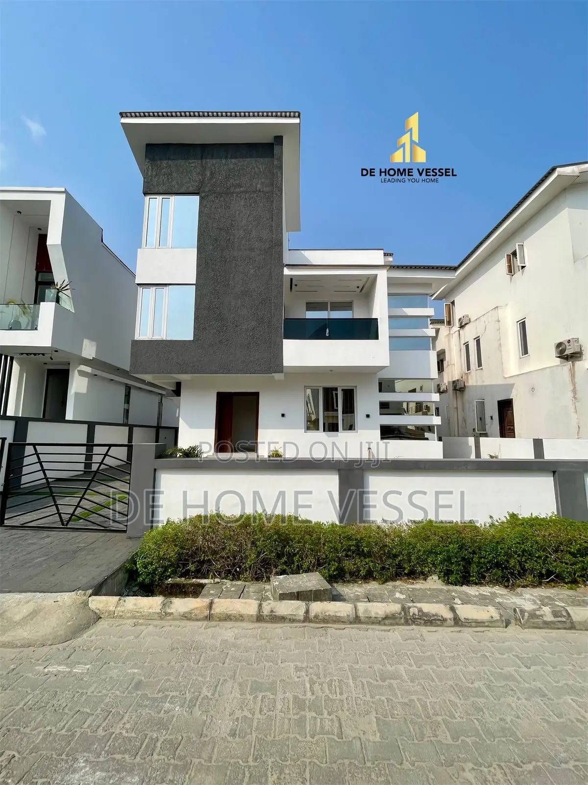5bdrm Duplex in Chevron for sale in Chevron