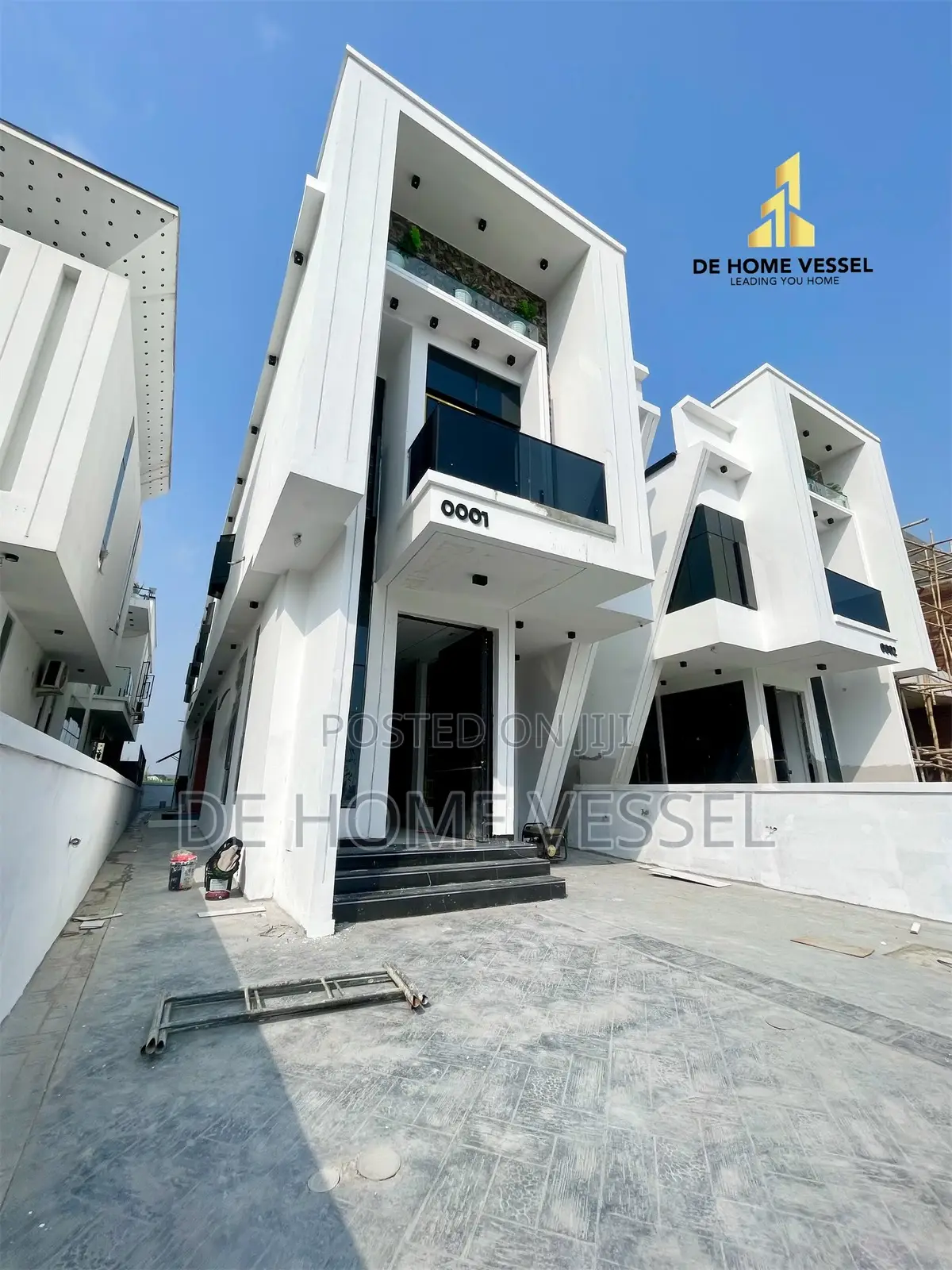 5bdrm Duplex in Chevron for sale in Chevron