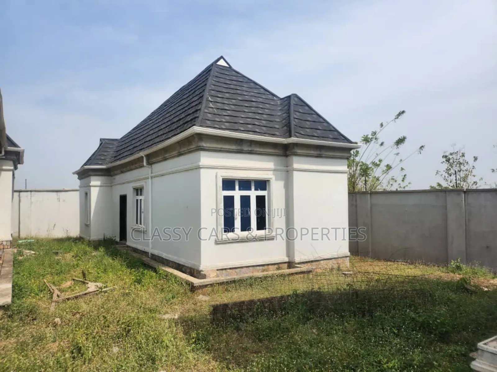 9bdrm Apartment in Ibadan for sale in Ibadan