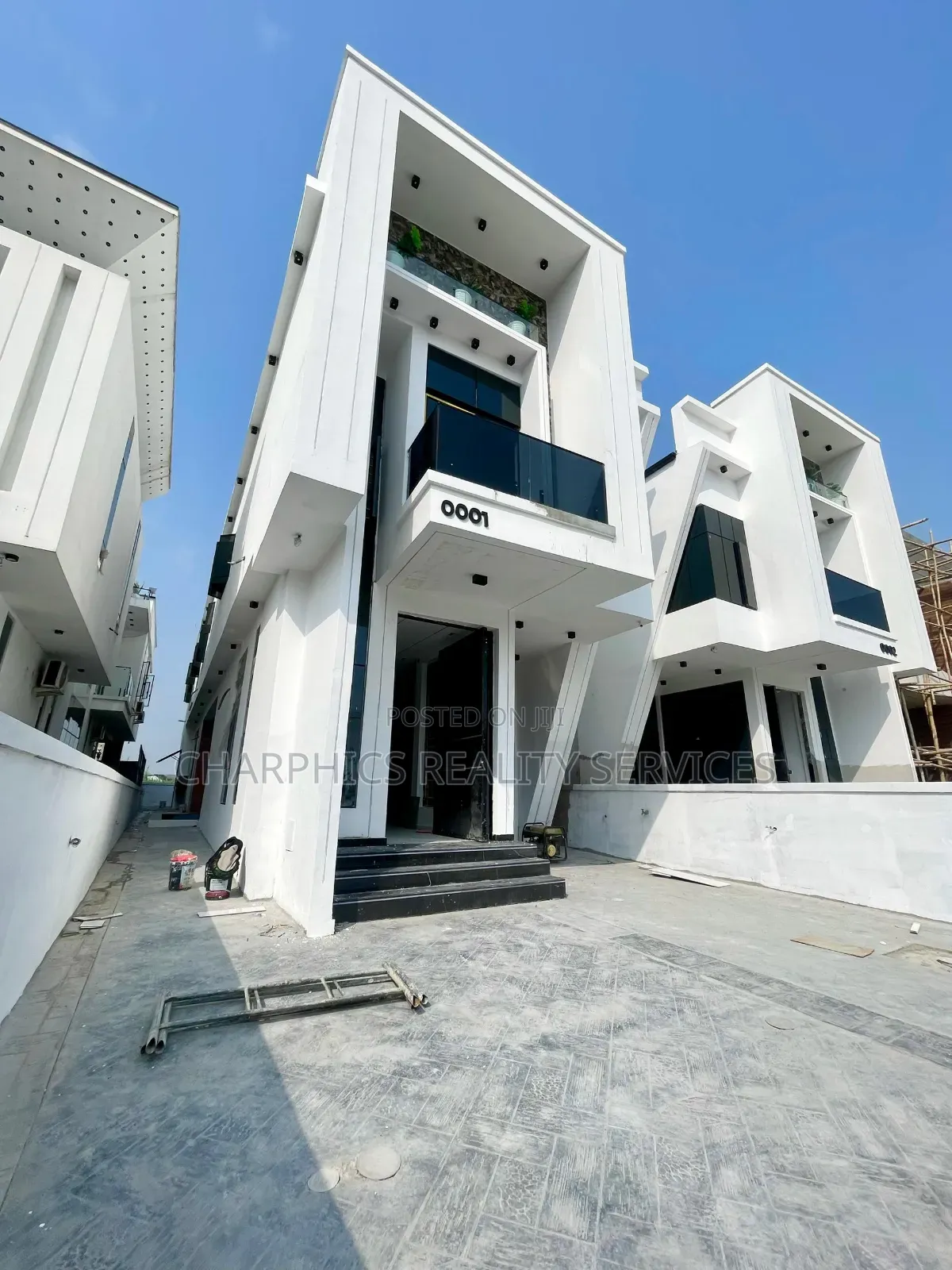 5bdrm Duplex in Chevron for sale in Chevron