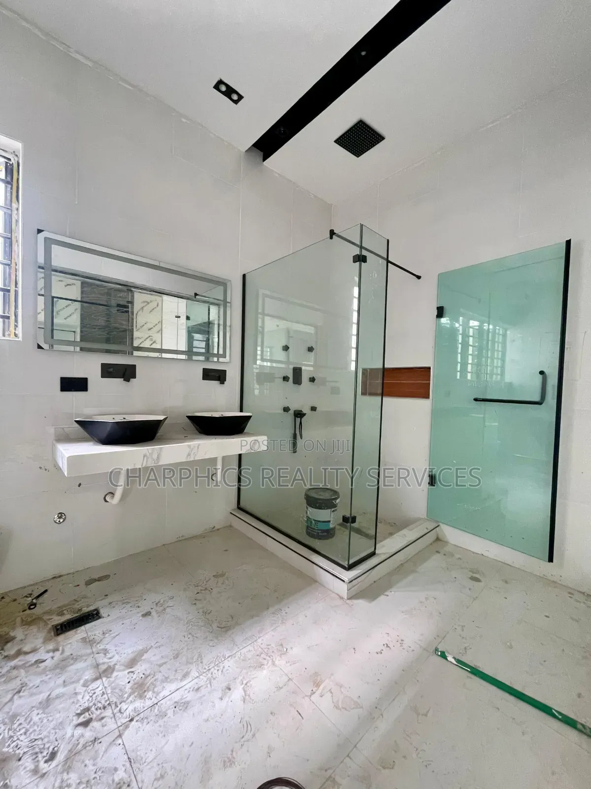 5bdrm Duplex in Chevron for sale in Chevron