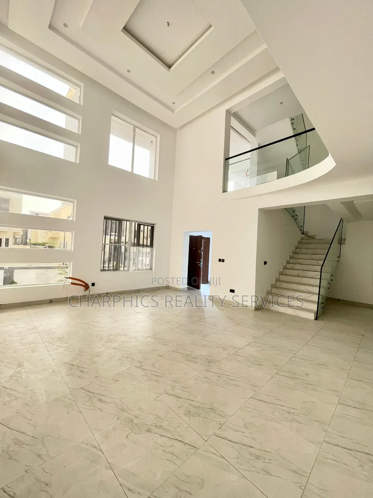 5bdrm Duplex in Chevron for sale in Chevron