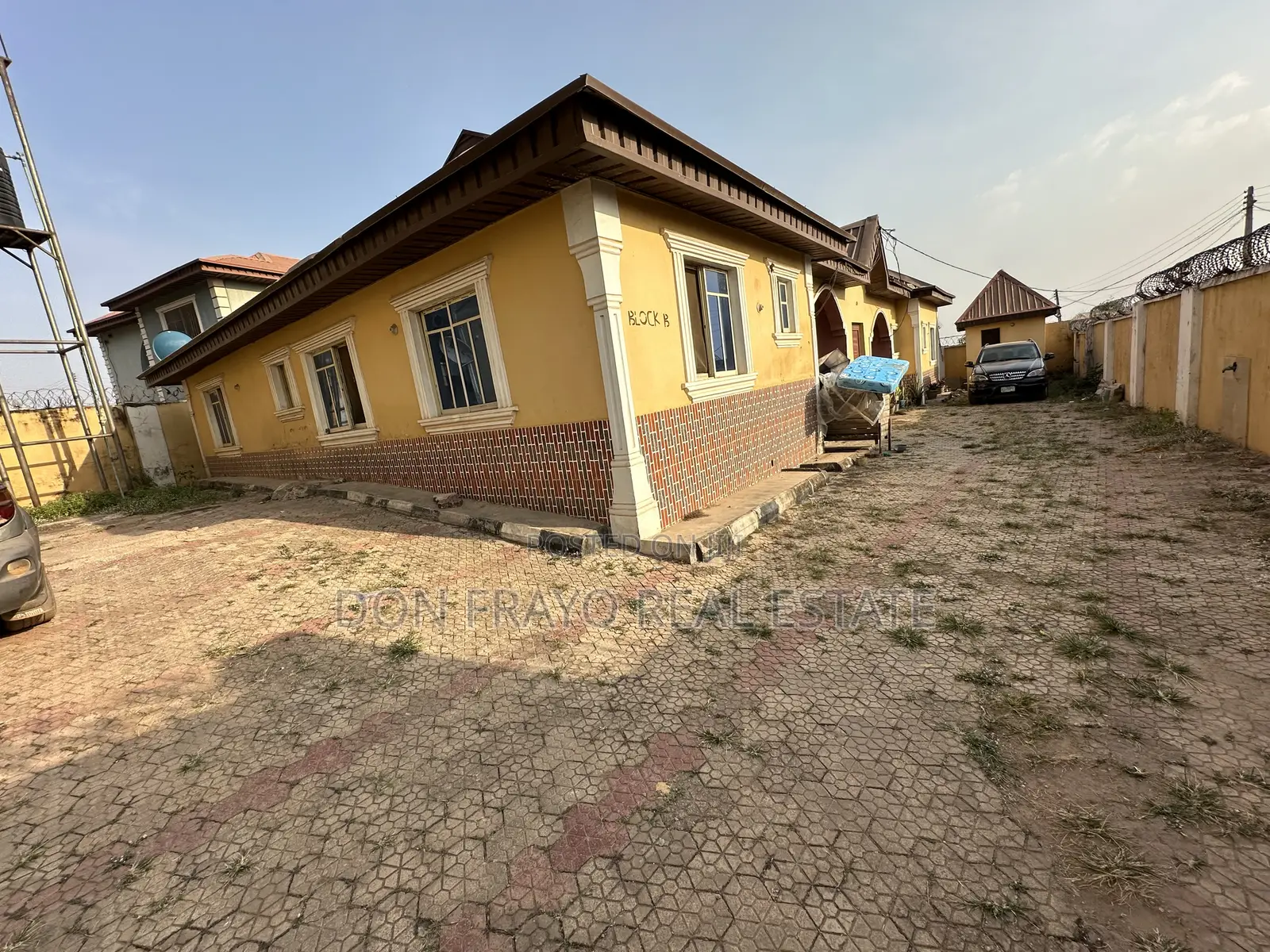 15bdrm Block of Flats in Harmony Estate, Ologuneru for sale in Ologuneru