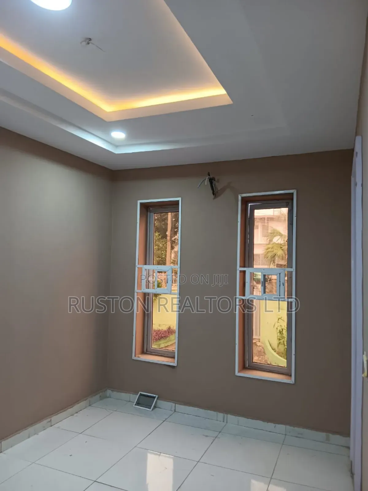 Furnished 5bdrm Duplex in Jericho for sale in Jericho