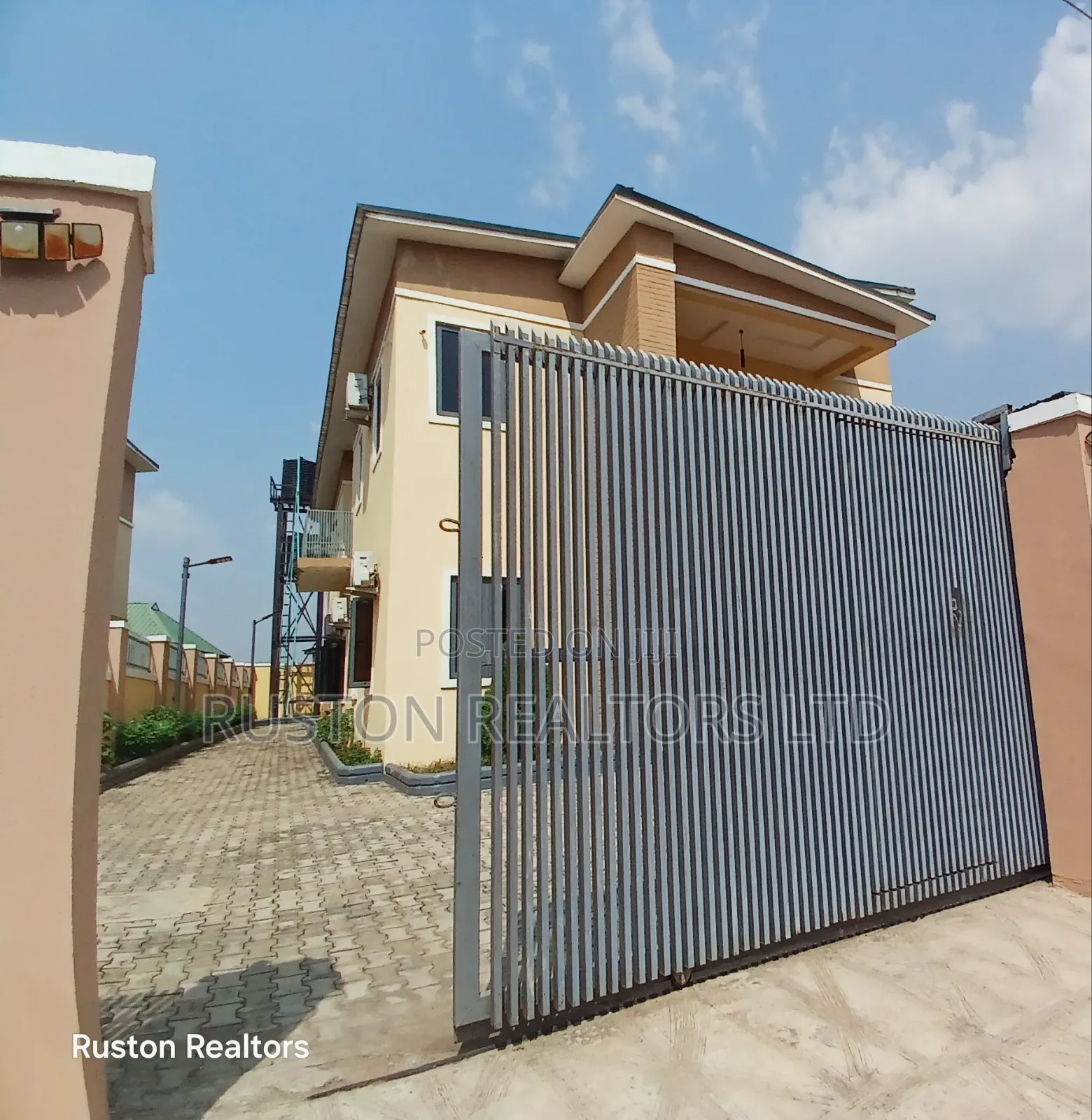 Furnished 5bdrm Duplex in Jericho for sale in Jericho