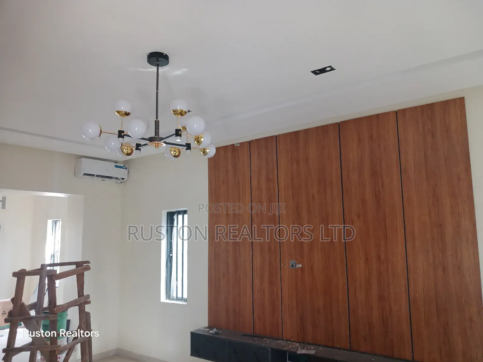 5bdrm Duplex in Jericho for sale in Jericho