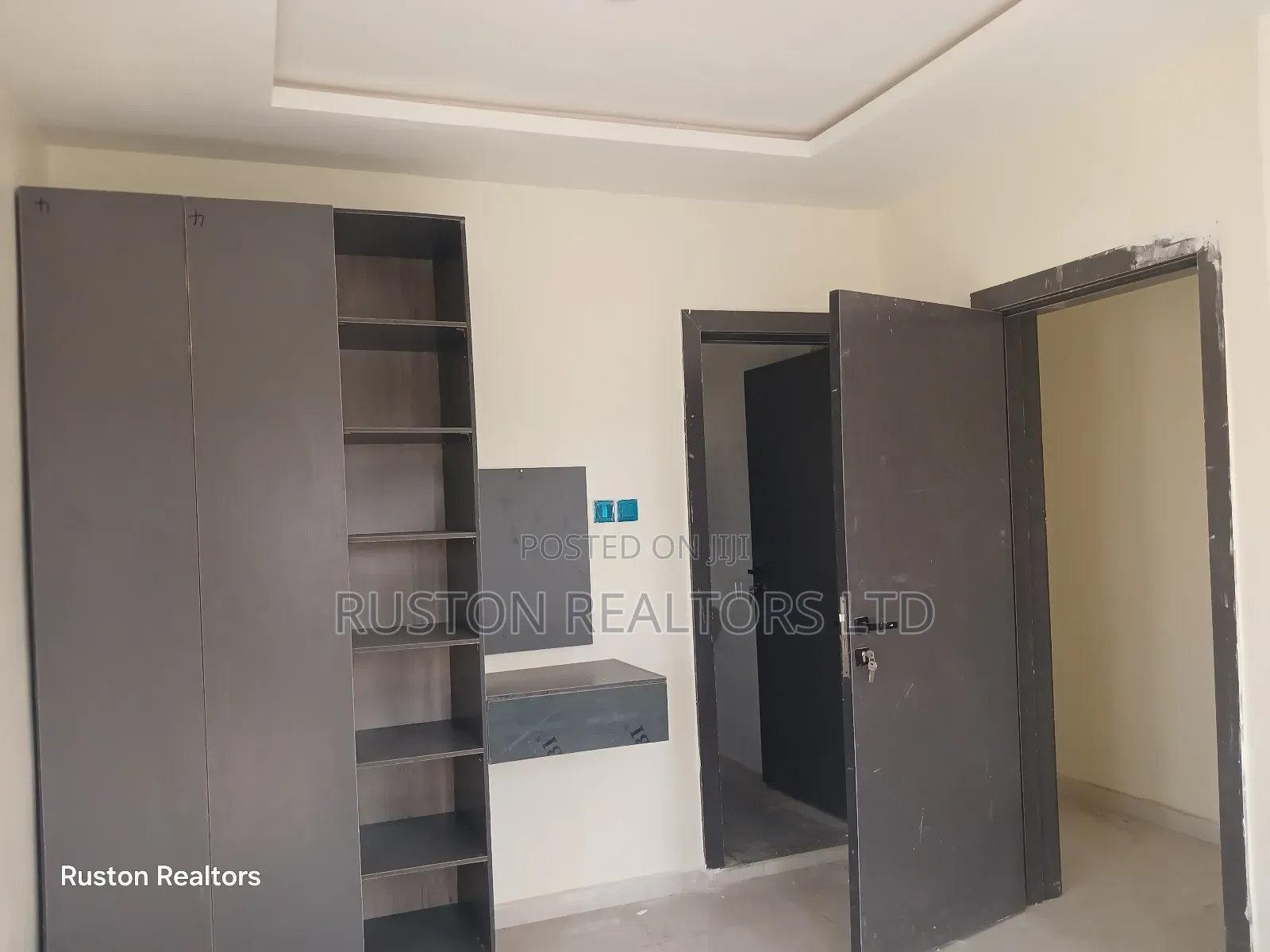 5bdrm Duplex in Jericho for sale in Jericho