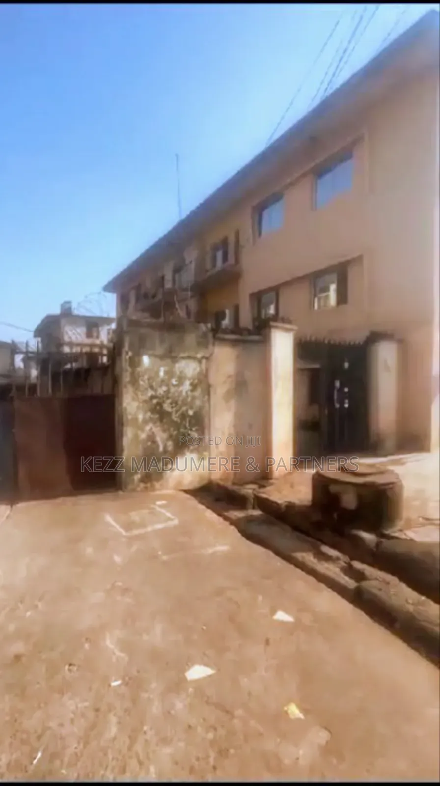 6bdrm Block of Flats in Achara Layout , for sale in Enugu