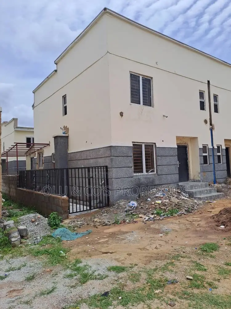 4bdrm Duplex in Brains &Hammer, Life Camp for sale in Life Camp