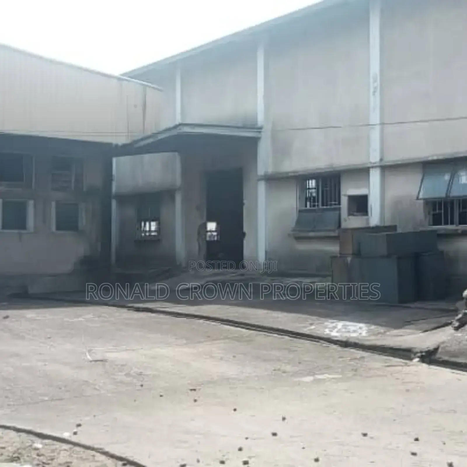 8700sqm Land With Warehouse for Sale at Surulere in Eric Moore