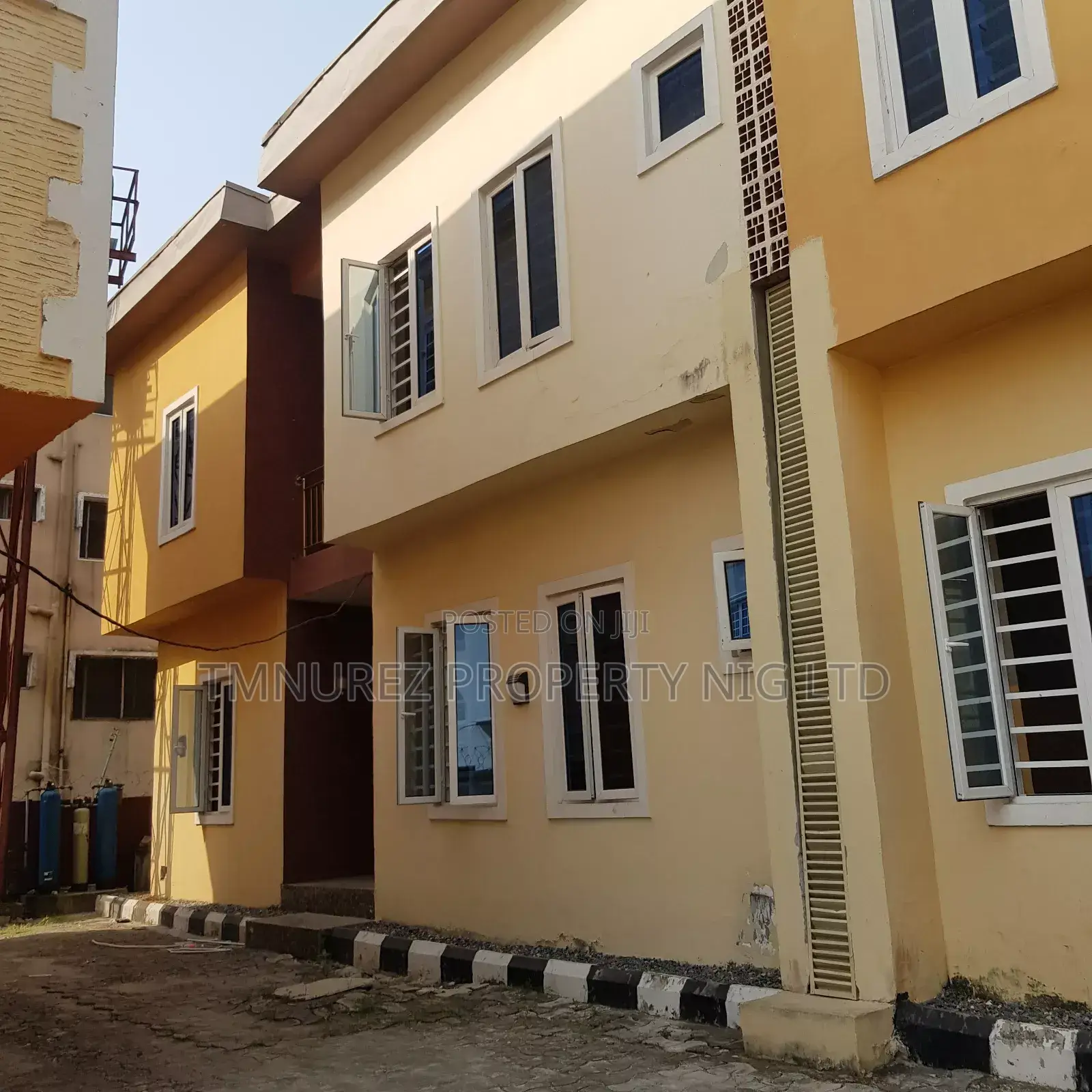 17bdrm Apartment in Osapa London, Lekki Phase 2 for rent in Lekki Phase 2