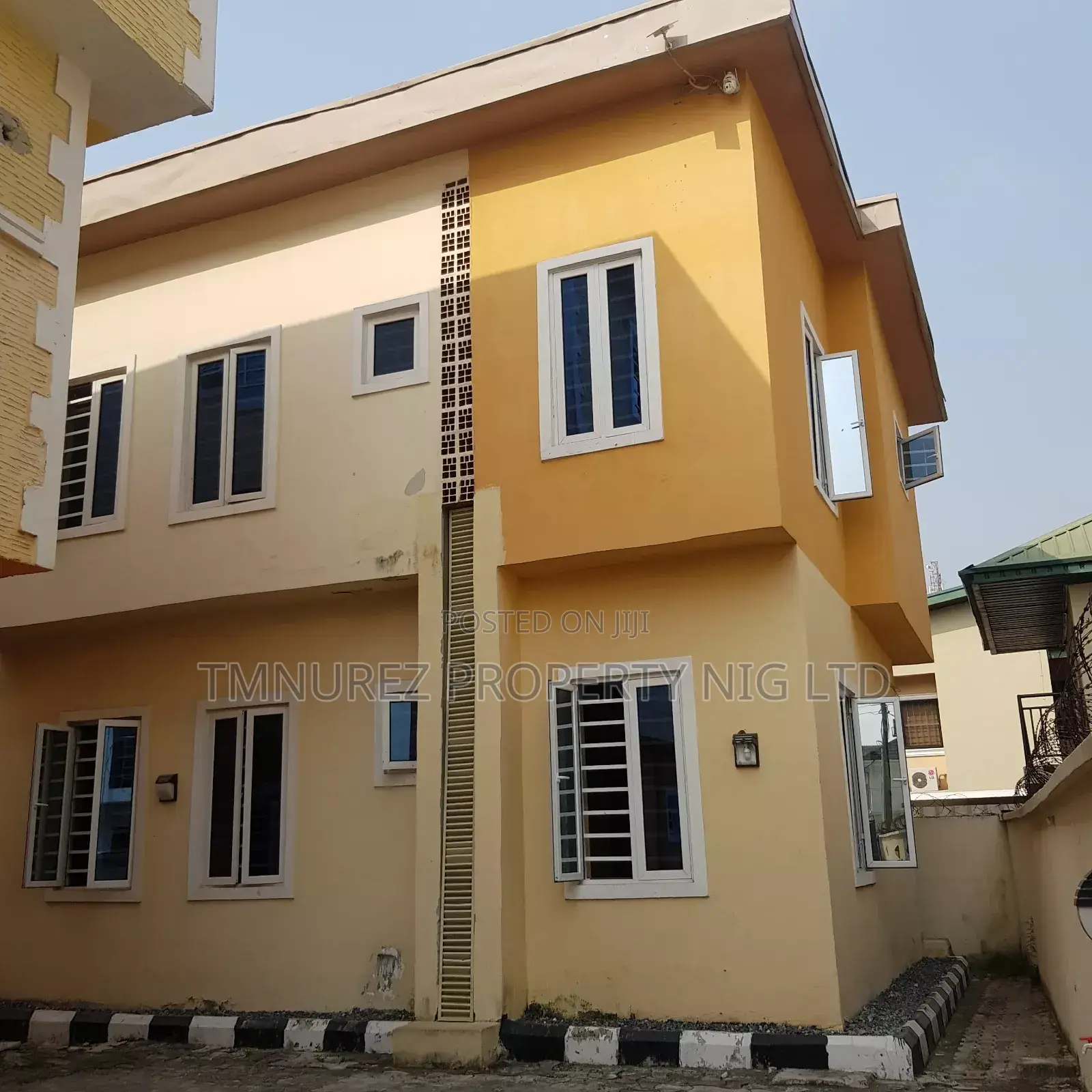17bdrm Apartment in Osapa London, Lekki Phase 2 for rent in Lekki Phase 2