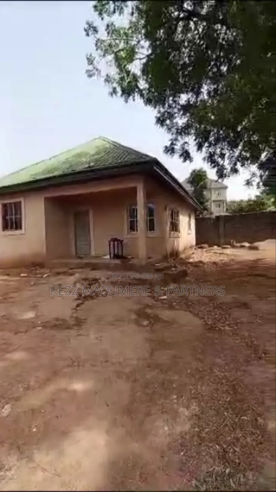 For Sale: 3 Plots With 2 Bedr Bungalow at Corridor Layout in Enugu