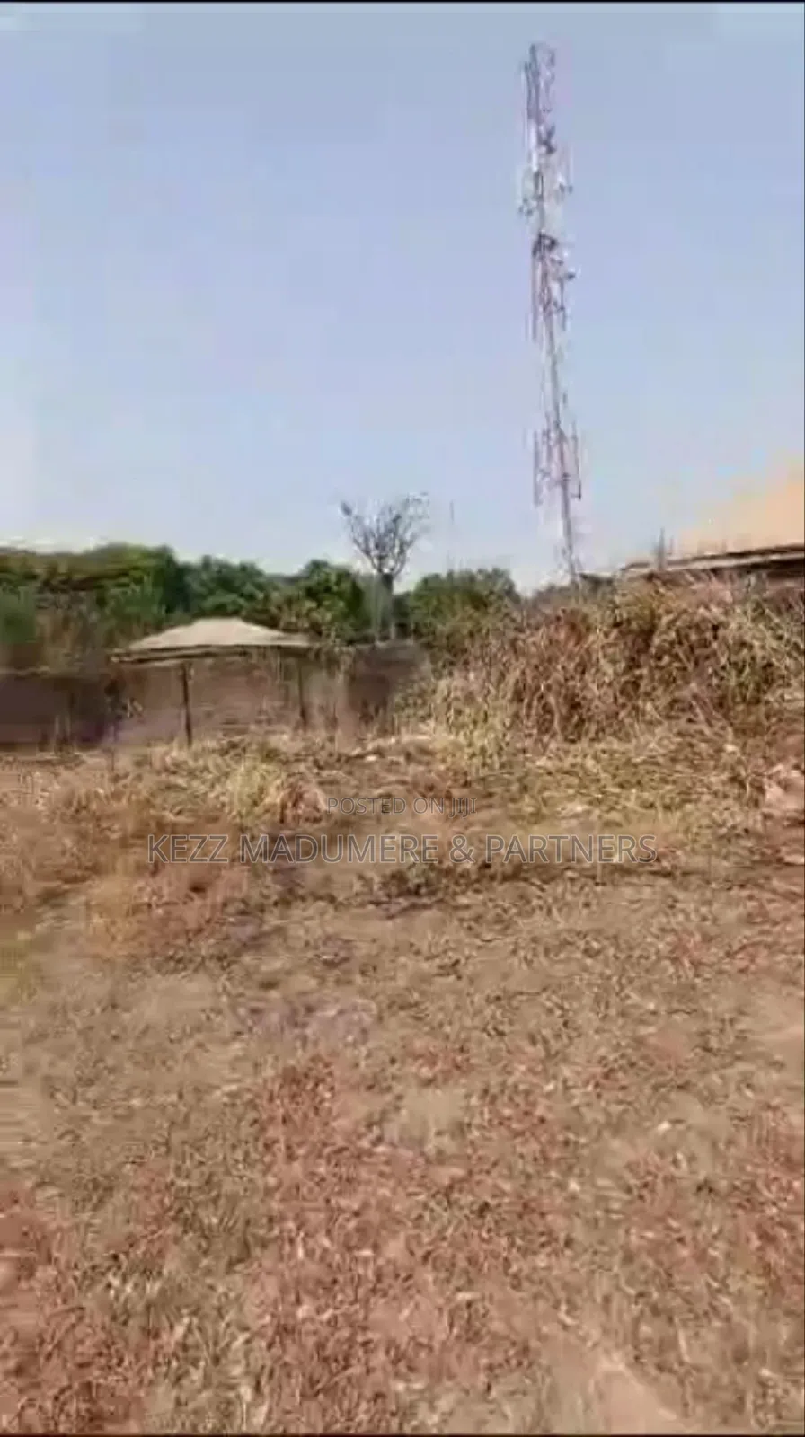 For Sale: 3 Plots With 2 Bedr Bungalow at Corridor Layout in Enugu