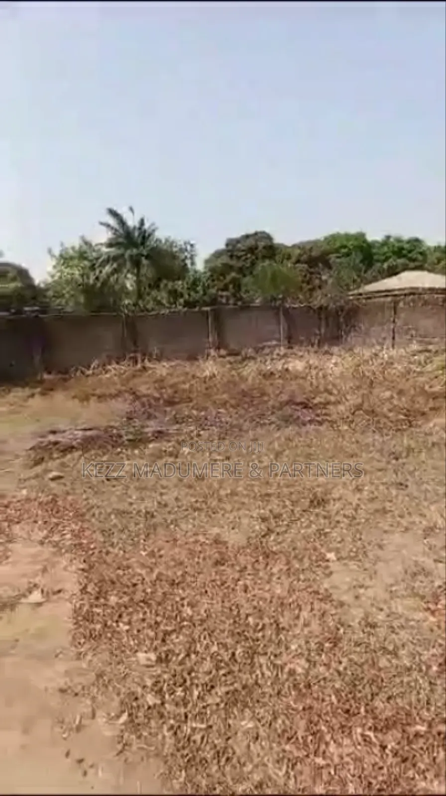 For Sale: 3 Plots With 2 Bedr Bungalow at Corridor Layout in Enugu