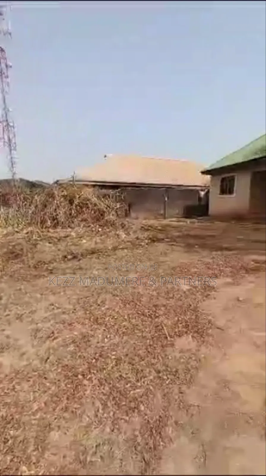 For Sale: 3 Plots With 2 Bedr Bungalow at Corridor Layout in Enugu