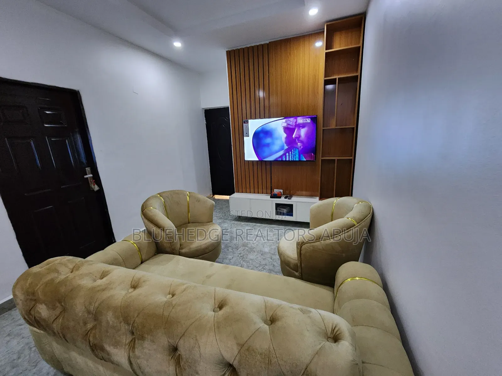 Promo: Newly Furnished Luxury Cozy One 1 Bedroom Apartment in Zone 1 / Wuse