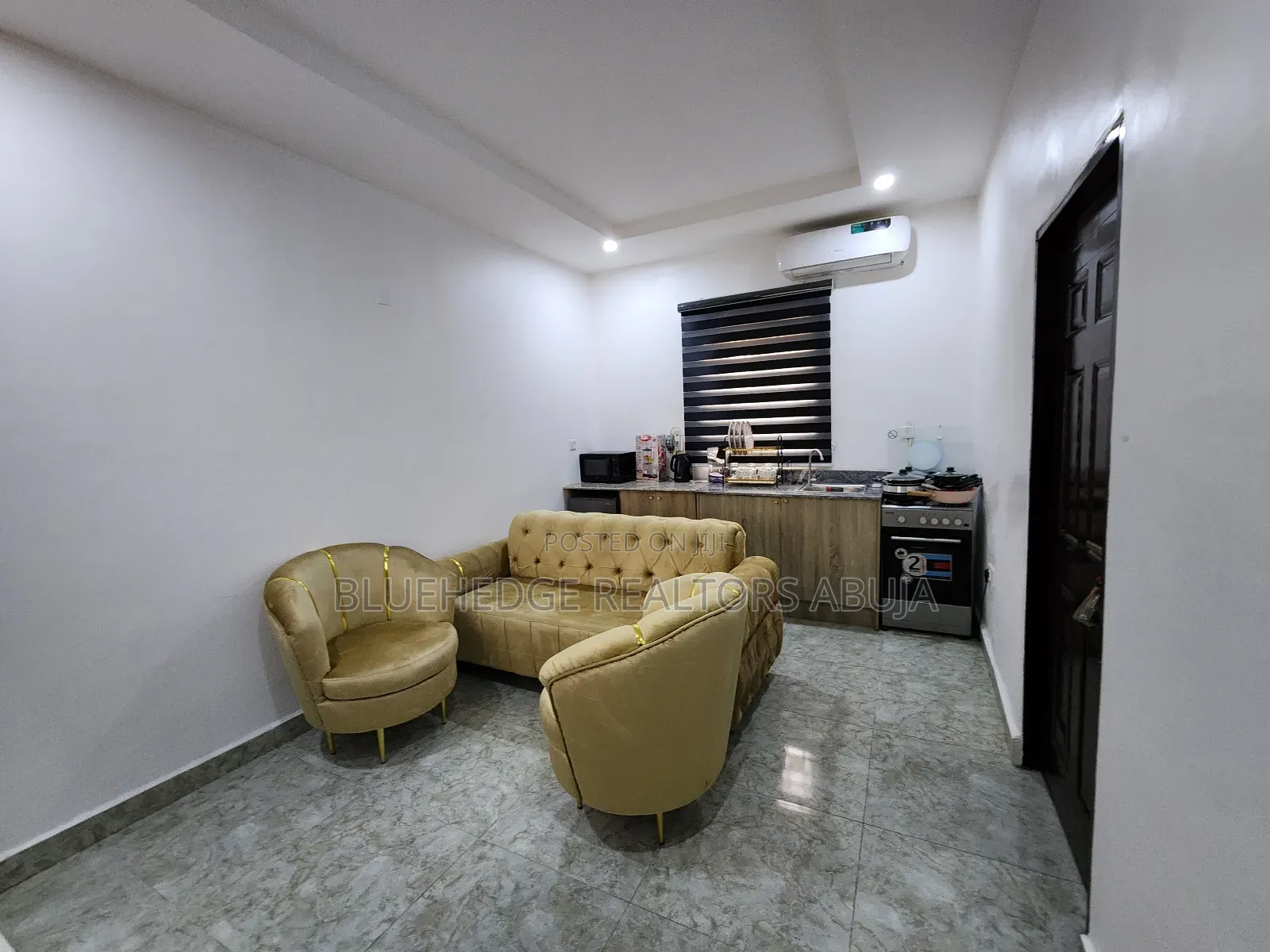 Promo: Newly Furnished Luxury Cozy One 1 Bedroom Apartment in Zone 1 / Wuse