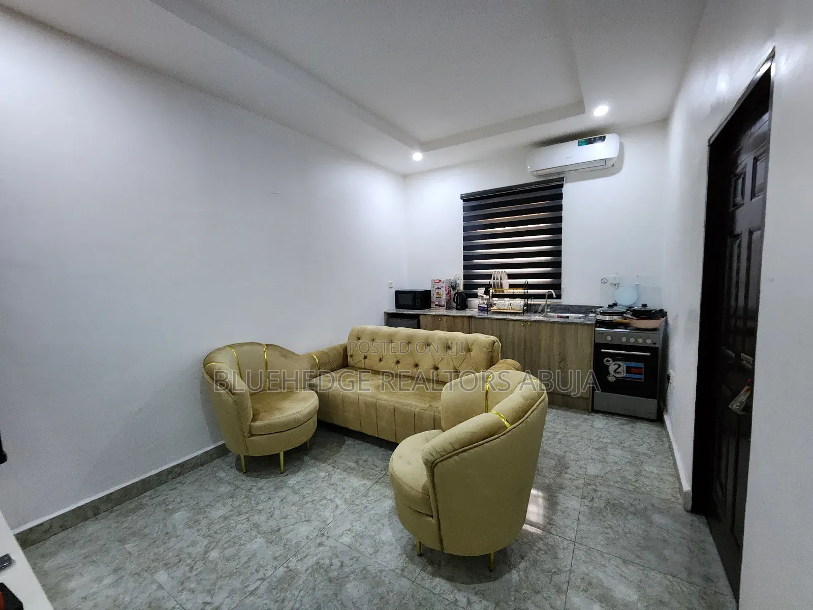 Promo: Newly Furnished Luxury Cozy One 1 Bedroom Apartment in Zone 1 / Wuse