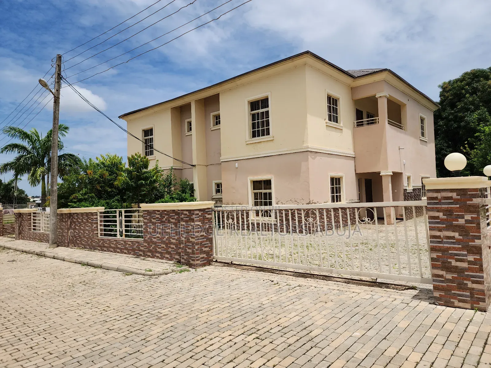 3bdrm House In Al-madina Estate, Karshi For Sale in Karshi