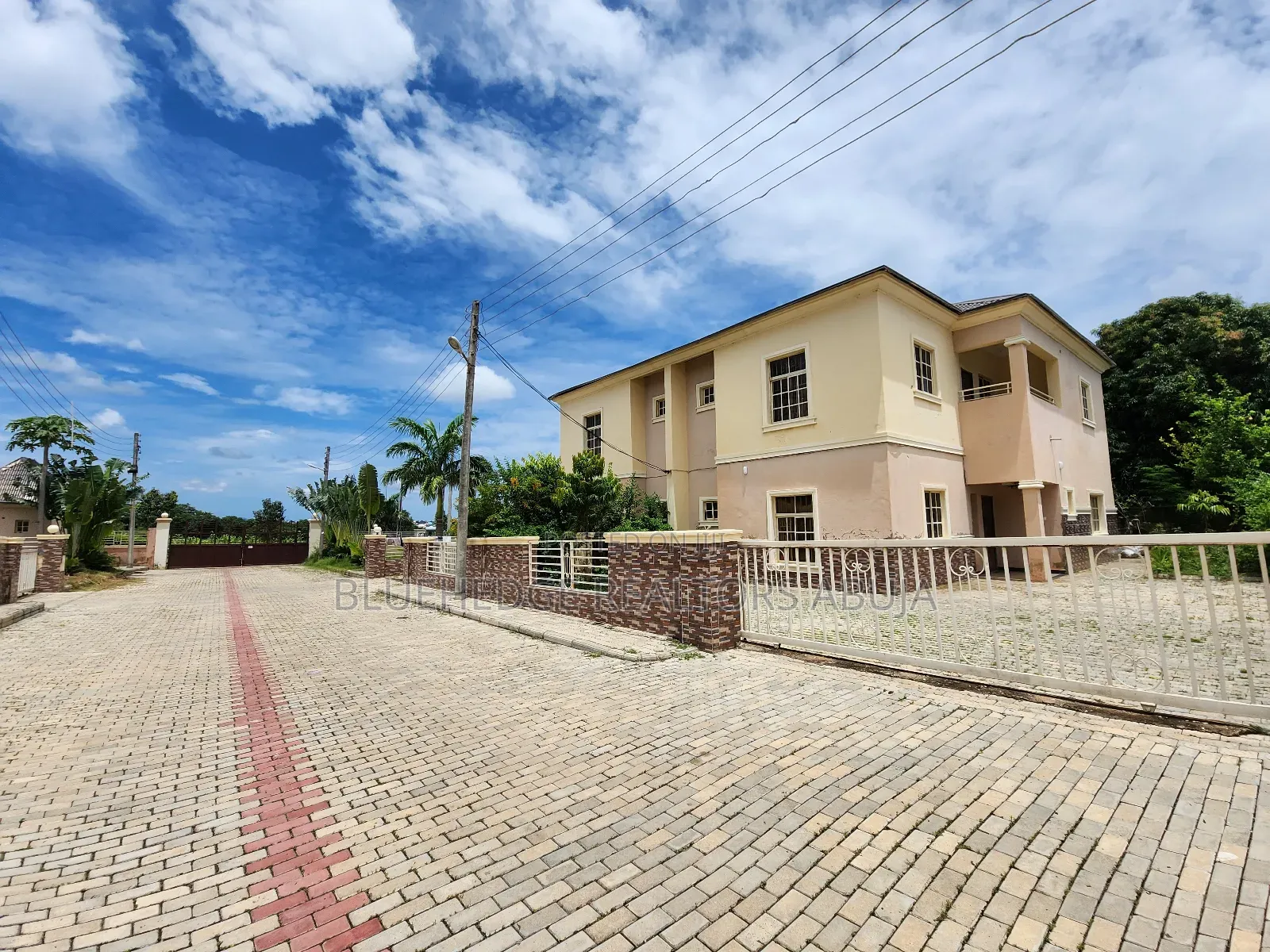 3bdrm House In Al-madina Estate, Karshi For Sale in Karshi