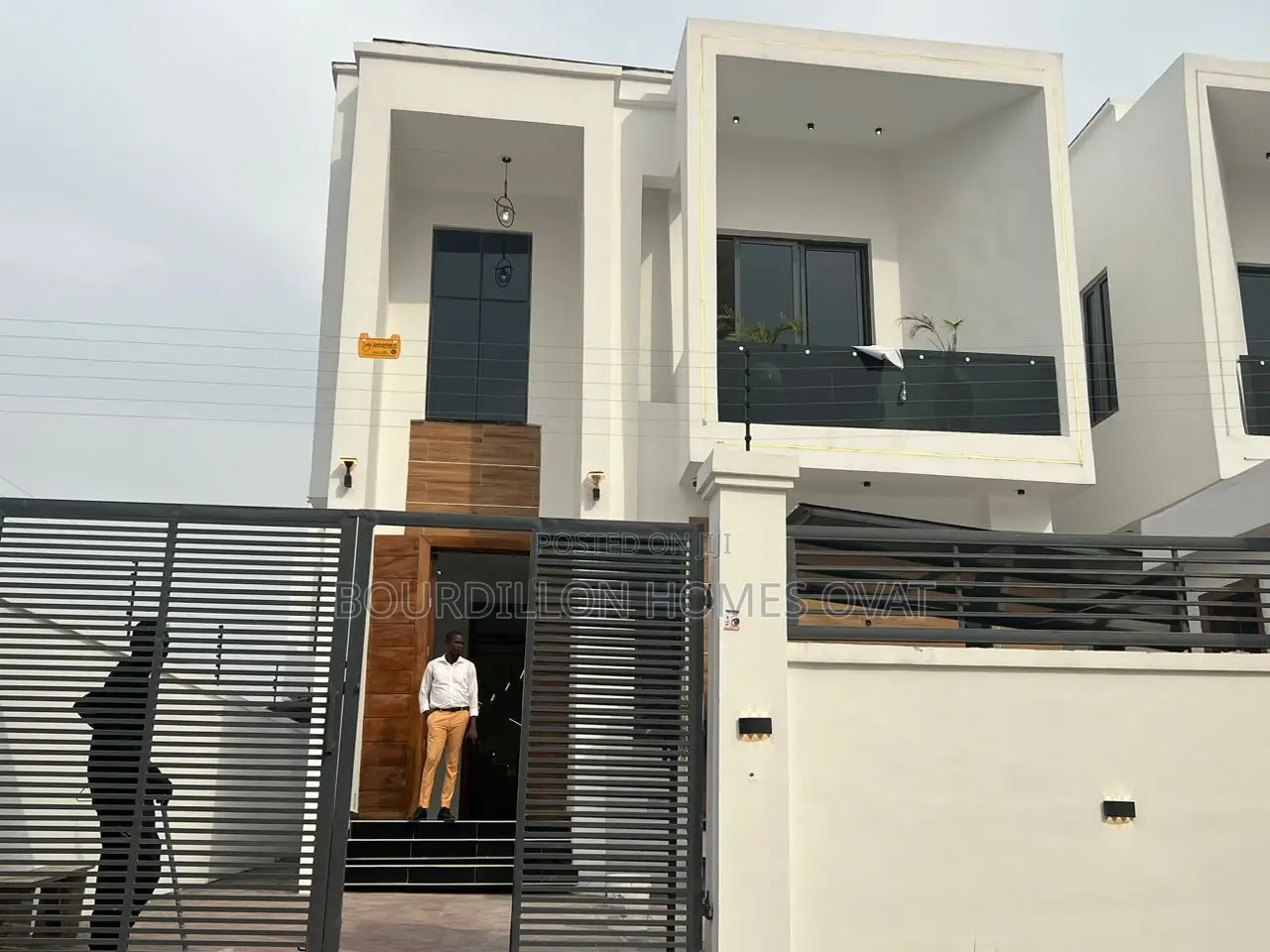5bdrm Duplex in Chevron for sale in Chevron