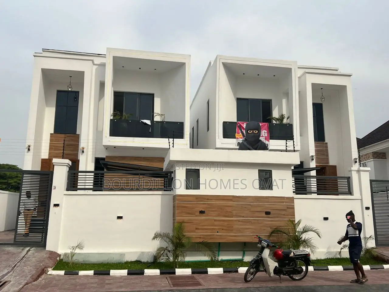 5bdrm Duplex in Chevron for sale in Chevron