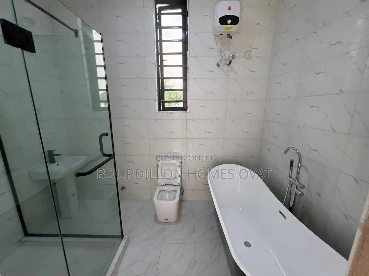 5bdrm Duplex in Chevron for sale in Chevron