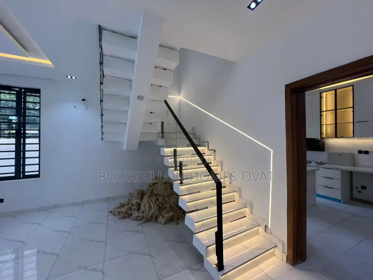5bdrm Duplex in Chevron for sale in Chevron