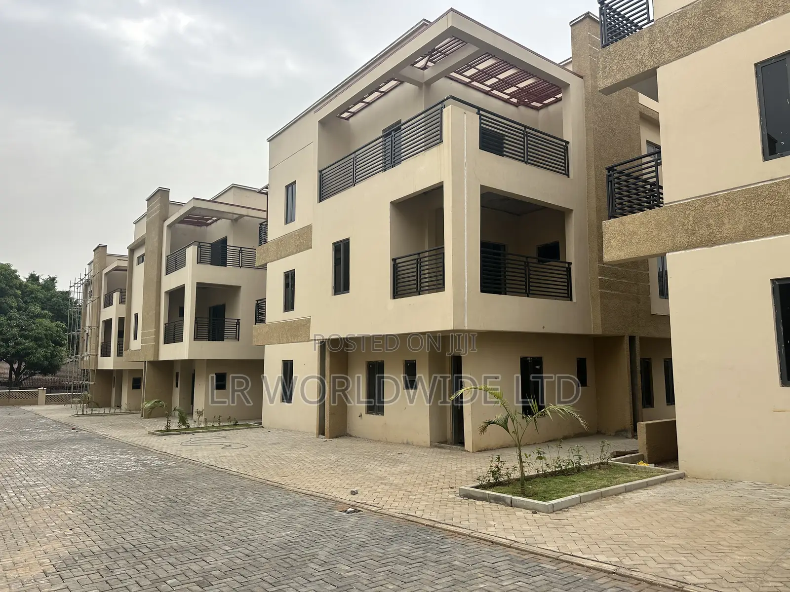 7bdrm Duplex in Life Camp for sale in Life Camp