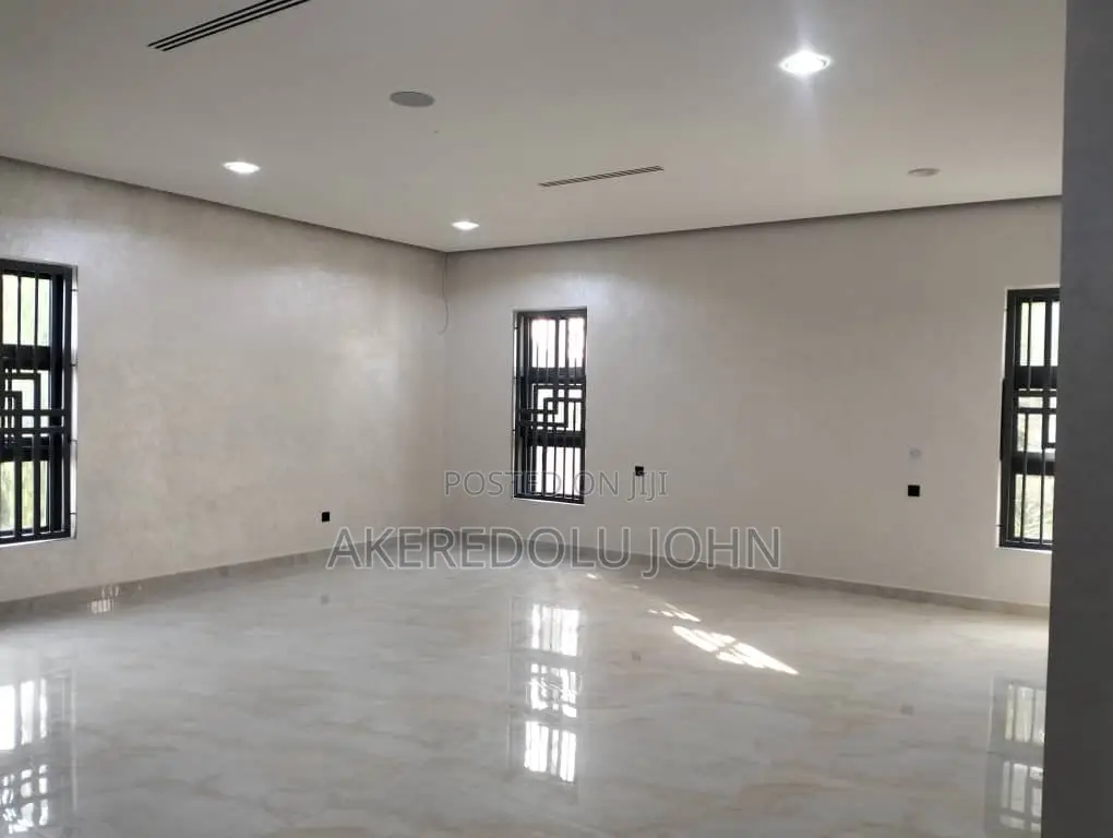 7bdrm Mansion in Maitama for sale in Maitama