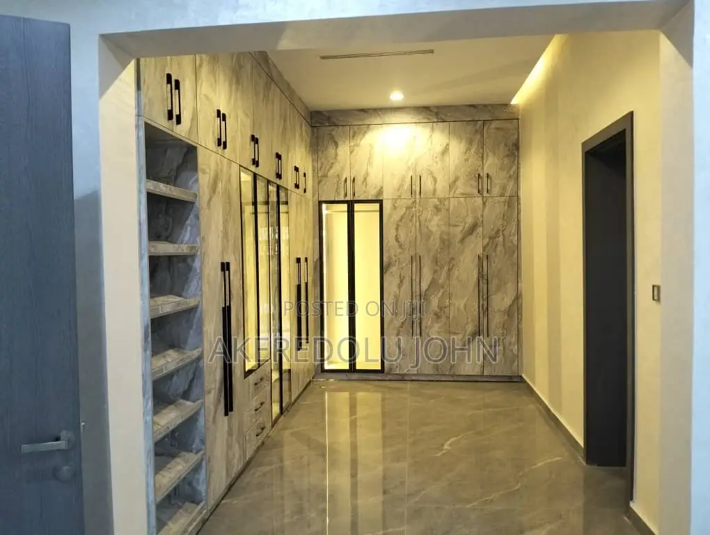 7bdrm Mansion in Maitama for sale in Maitama