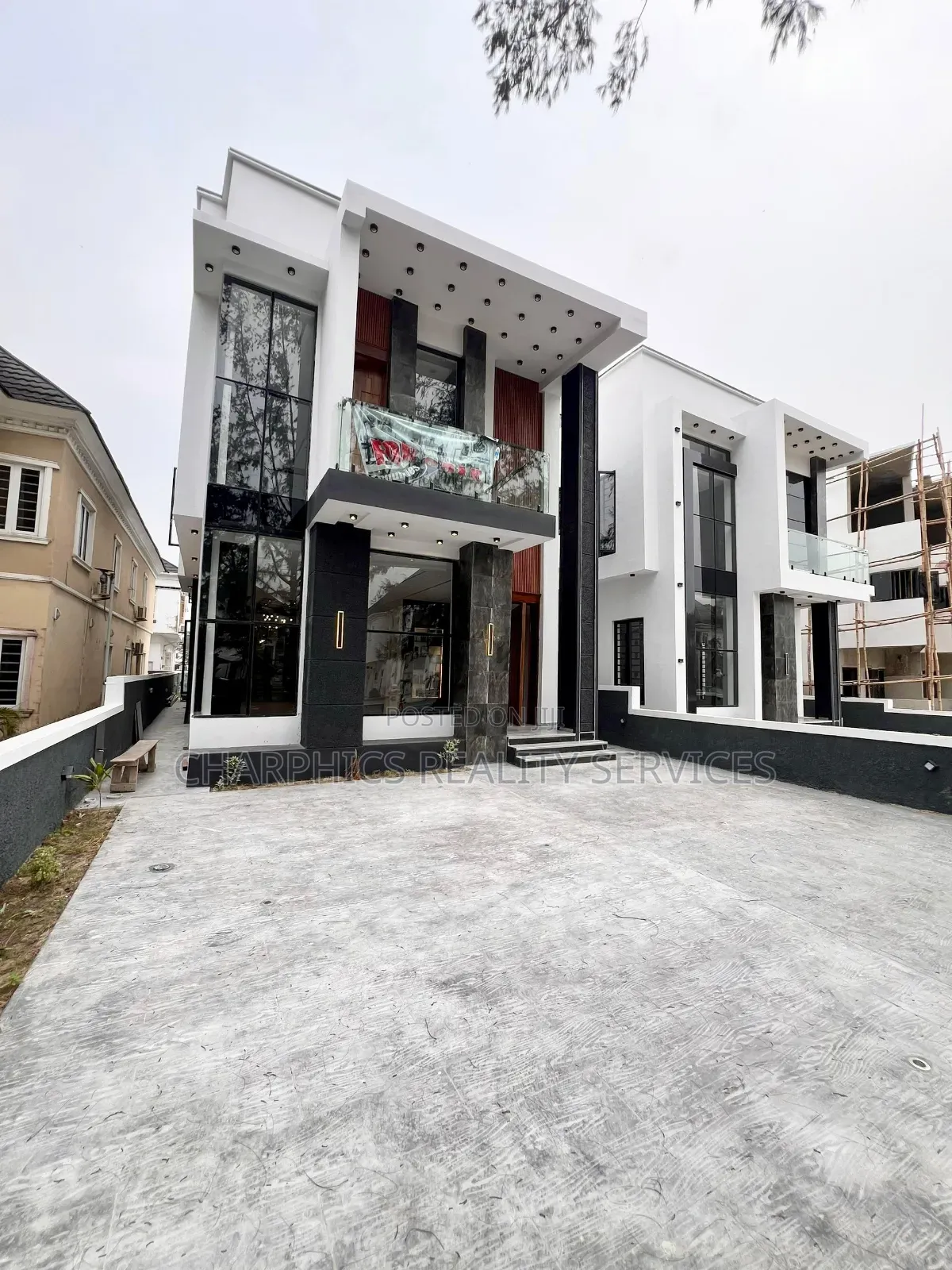 5bdrm Duplex in Ikota for sale in Ikota