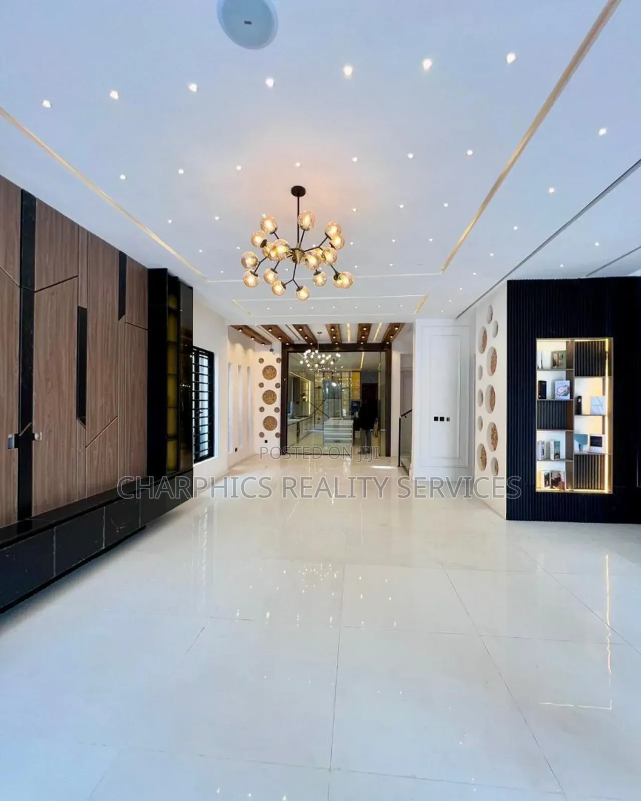 5bdrm Duplex in Ikota for sale in Ikota